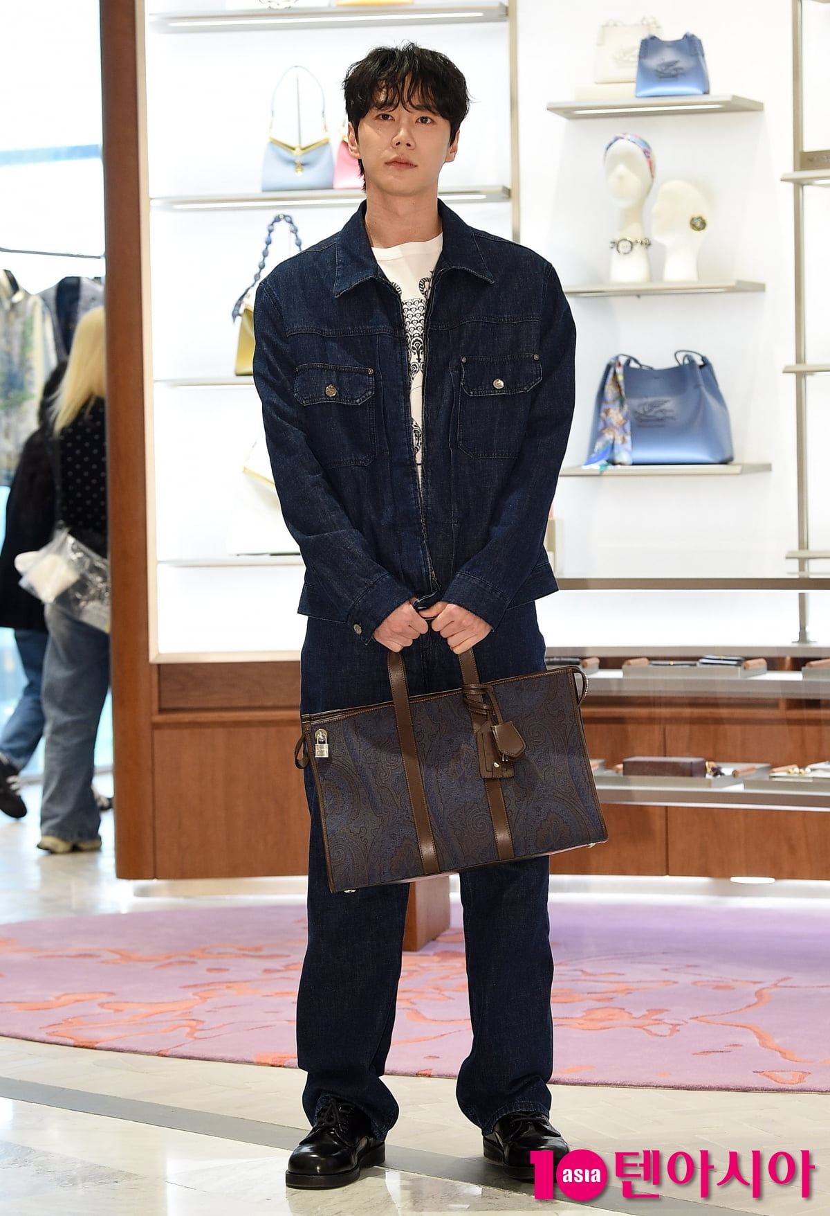 俳優イ・ジュンヨン、エトロブティックオープンイベントに登場