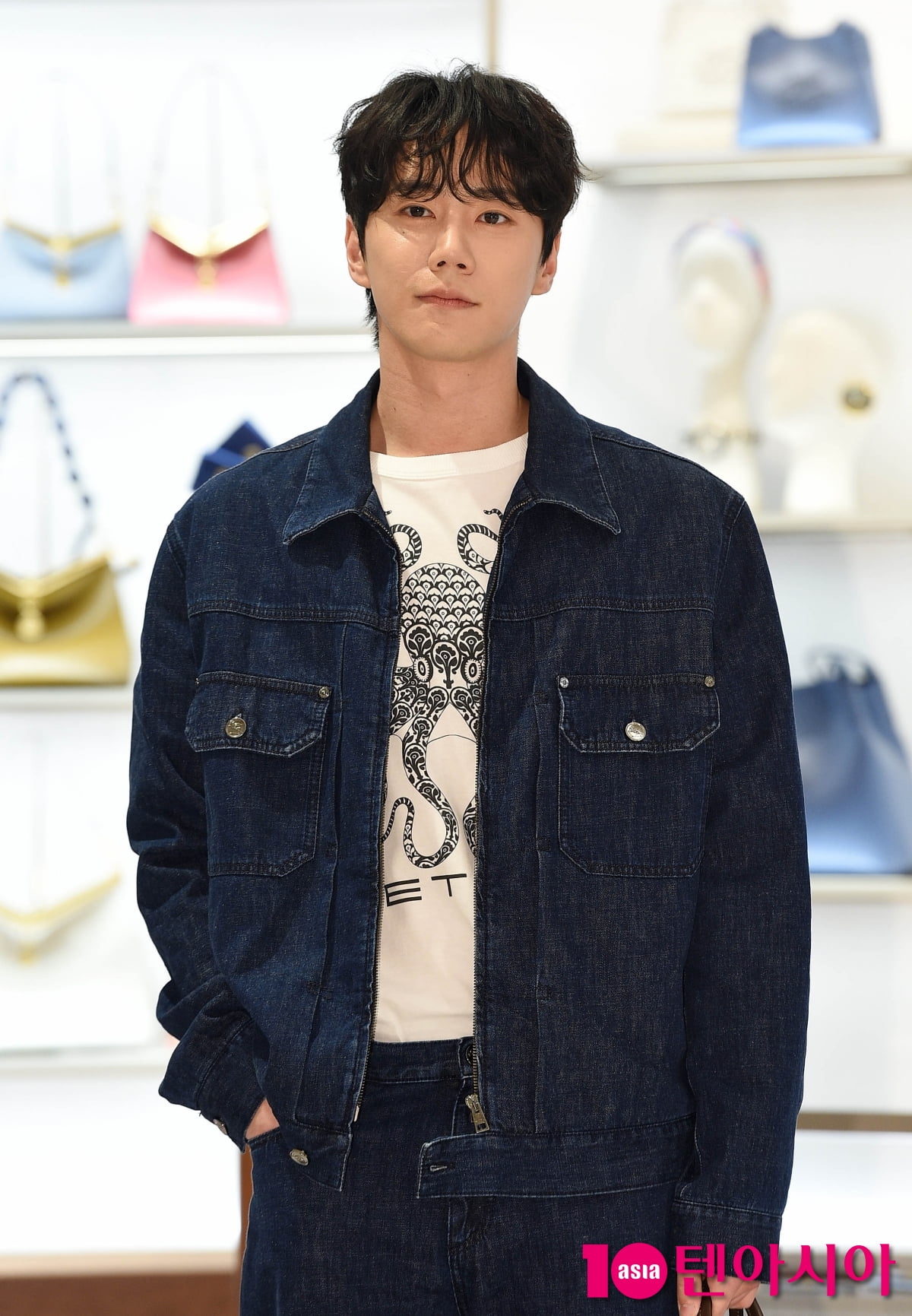 俳優イ・ジュンヨン、エトロブティックオープンイベントに登場