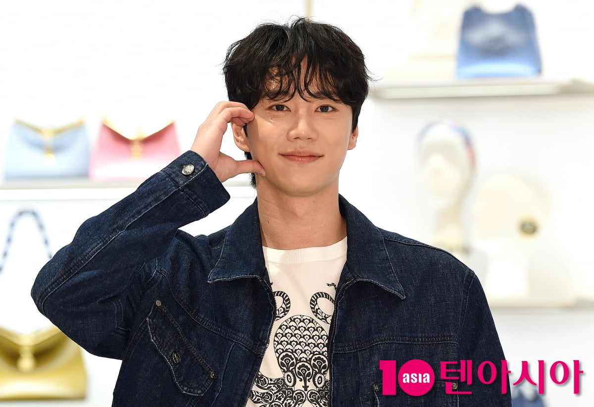 俳優イ・ジュンヨン、エトロブティックオープンイベントに登場