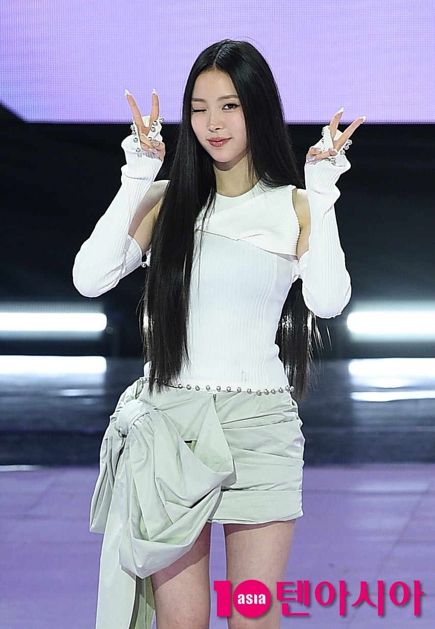 K-Pop Group MEOVV's Narin Shines at Debut EP Showcase in Seoul