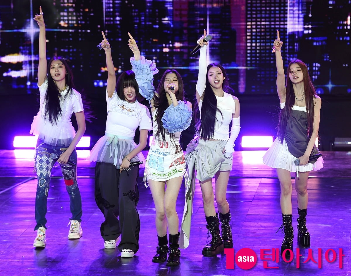 K-Pop Group MEOVV Dazzles at Debut EP Showcase in Seoul