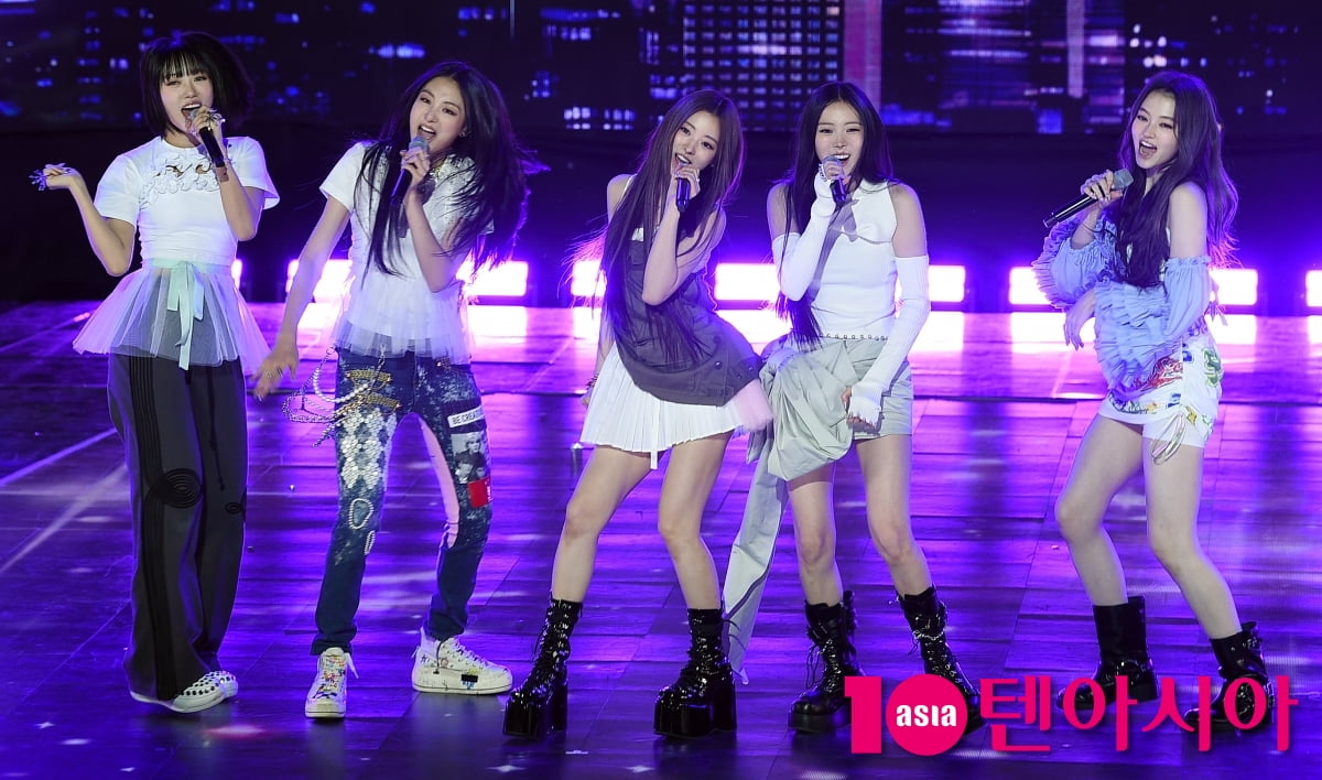 K-Pop Group MEOVV Dazzles at Debut EP Showcase in Seoul