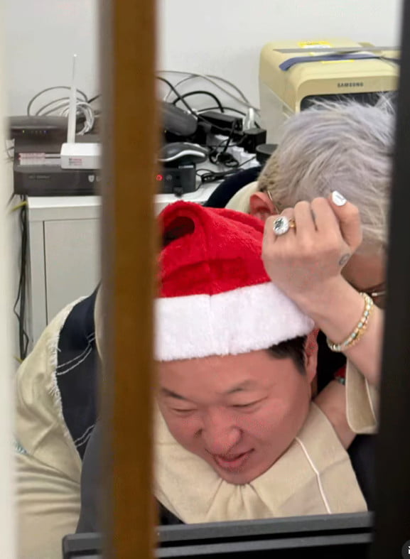G-Dragon Showcases Chemistry with Comedian Jung Hyung-don
