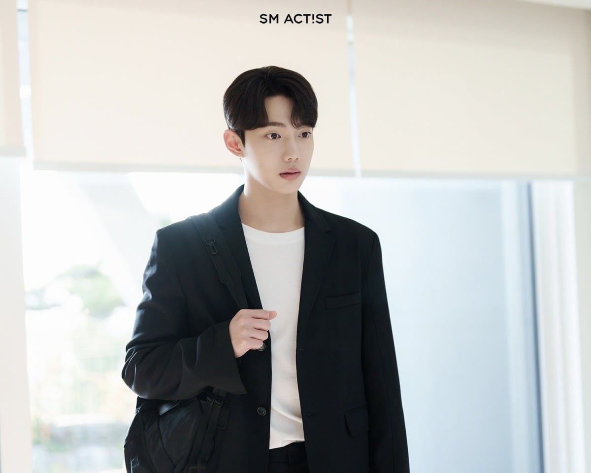 Jo Jun-young Shines in 'Bunny and the Boys' with Captivating Romance Performance