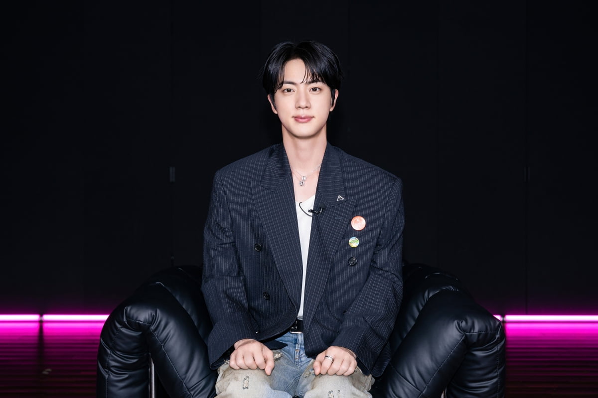 BTS Jin “I wanted to hide my charm, but it's all out in the open”...Singing Jin makes a comeback today (16th) [Interview]