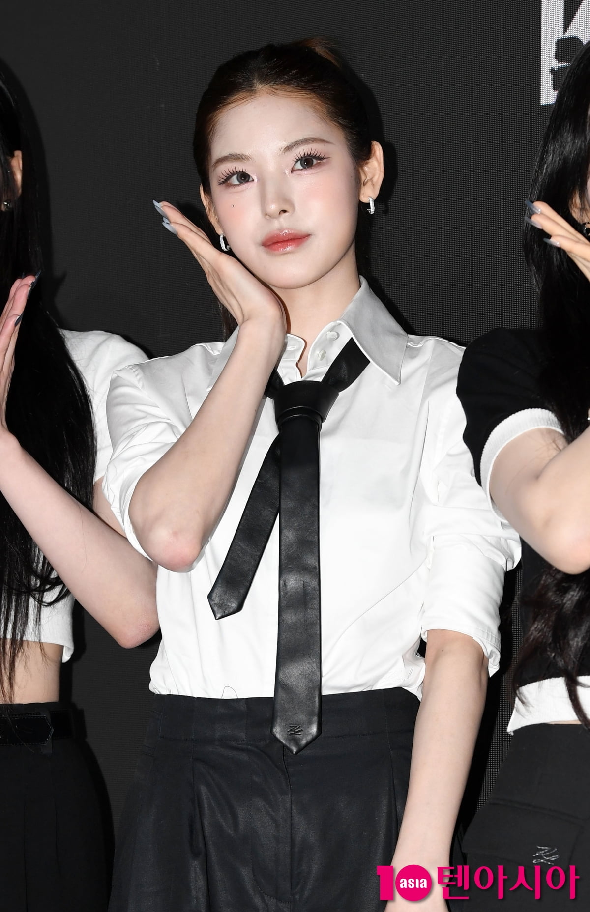 Izna's Mai Shines at Karl Lagerfeld Pop-Up Event in Seoul
