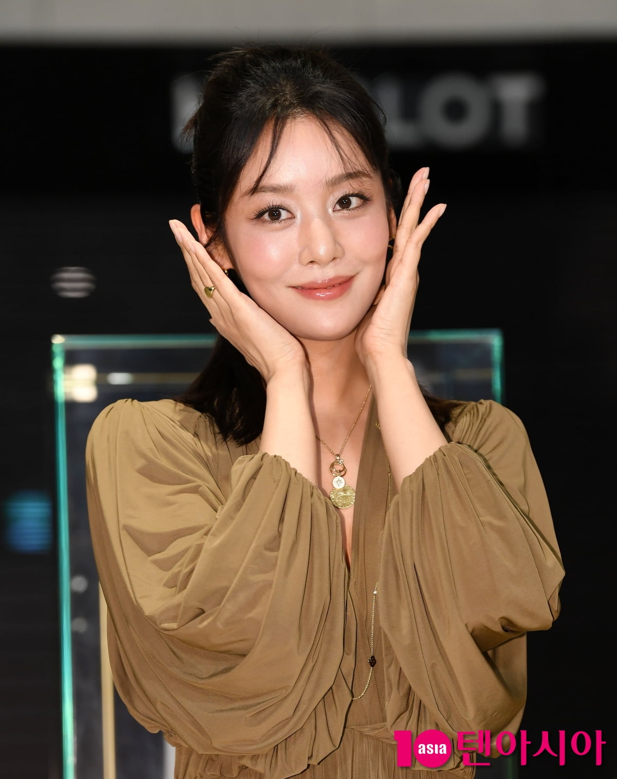 Korean Actress Cha Joo-young Shines at Arthus Bertrand Pop-up Event in Seoul