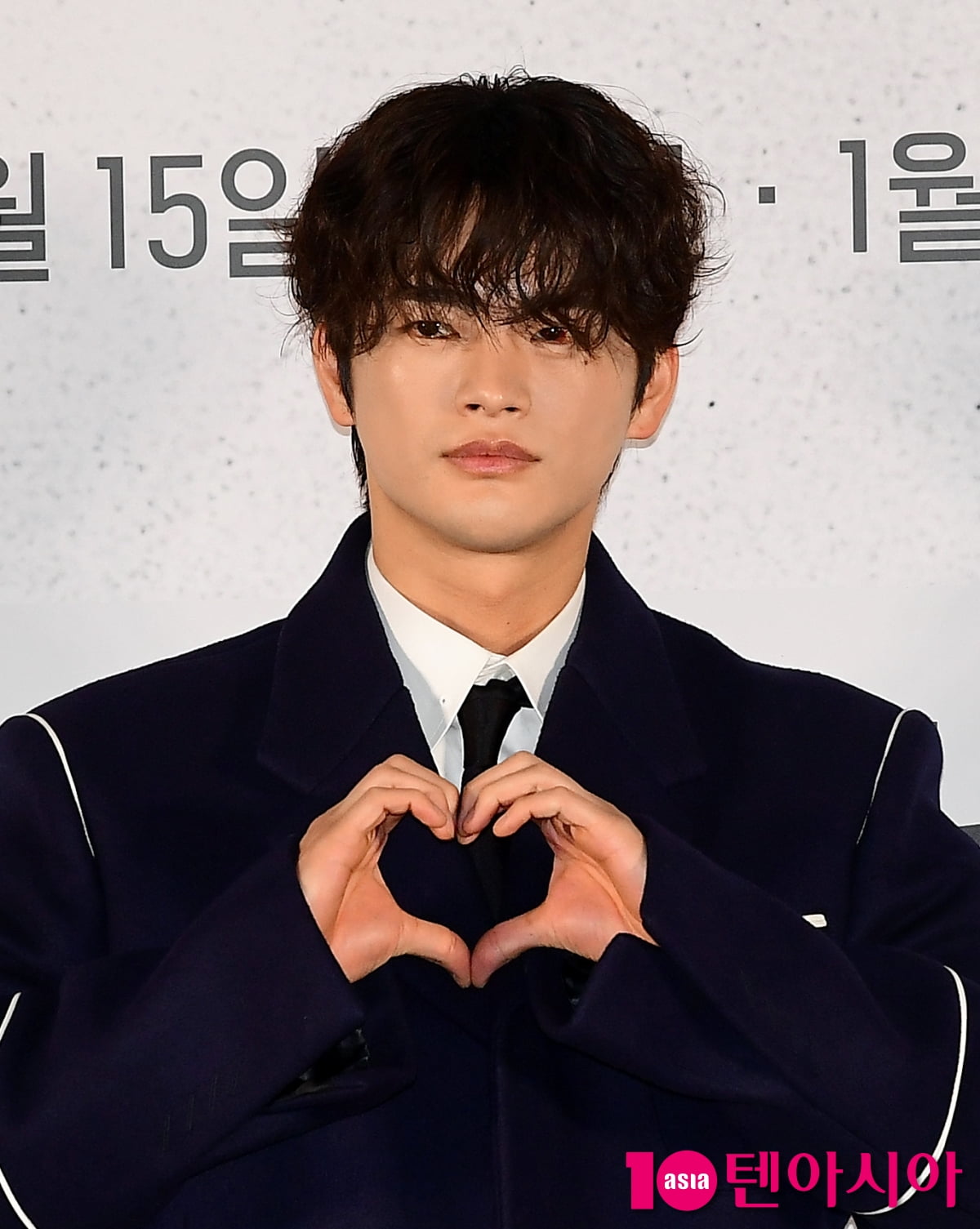 Seo In-guk Announces 2025 Asia Fan Meeting Tour 'Heart Cookie'