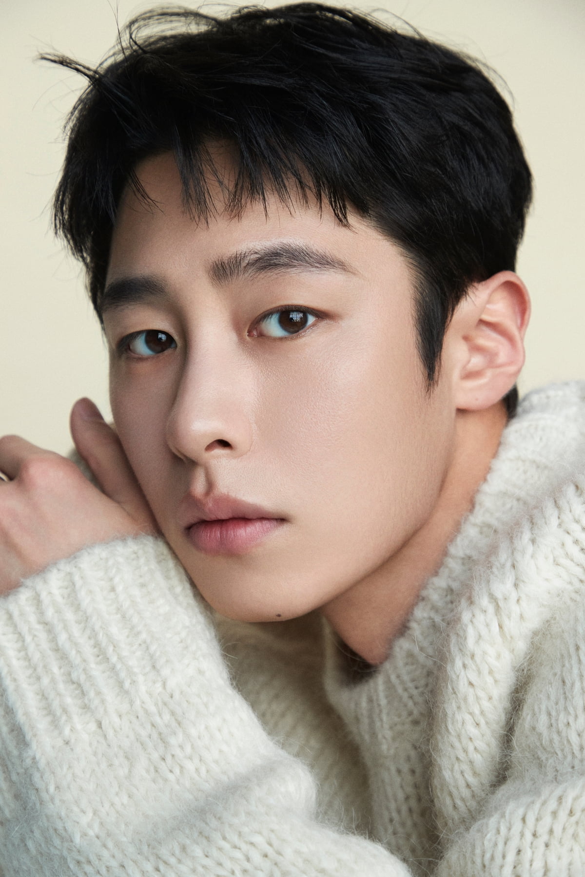 Lee Jae-wook Reveals His Romantic Side in Netflix Series 'Dear Hongrang'