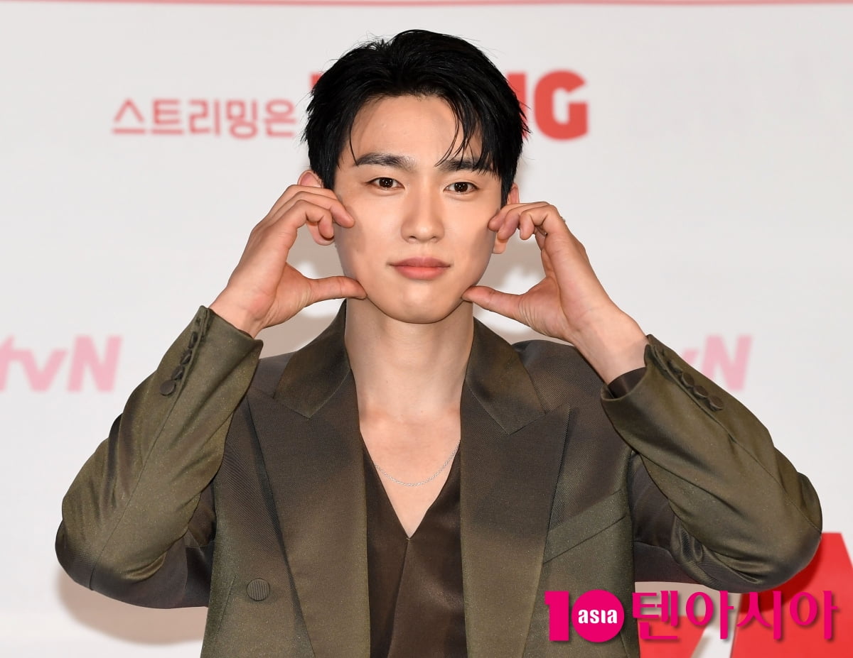 Jinyoung Park Attends Press Conference for New tvN Drama 'Our Unwritten Seoul'