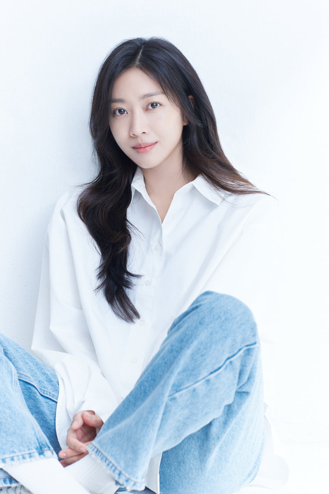 Cho Bo-ah Discusses Her Husband and Career in Netflix's 'Dear Hongrang'