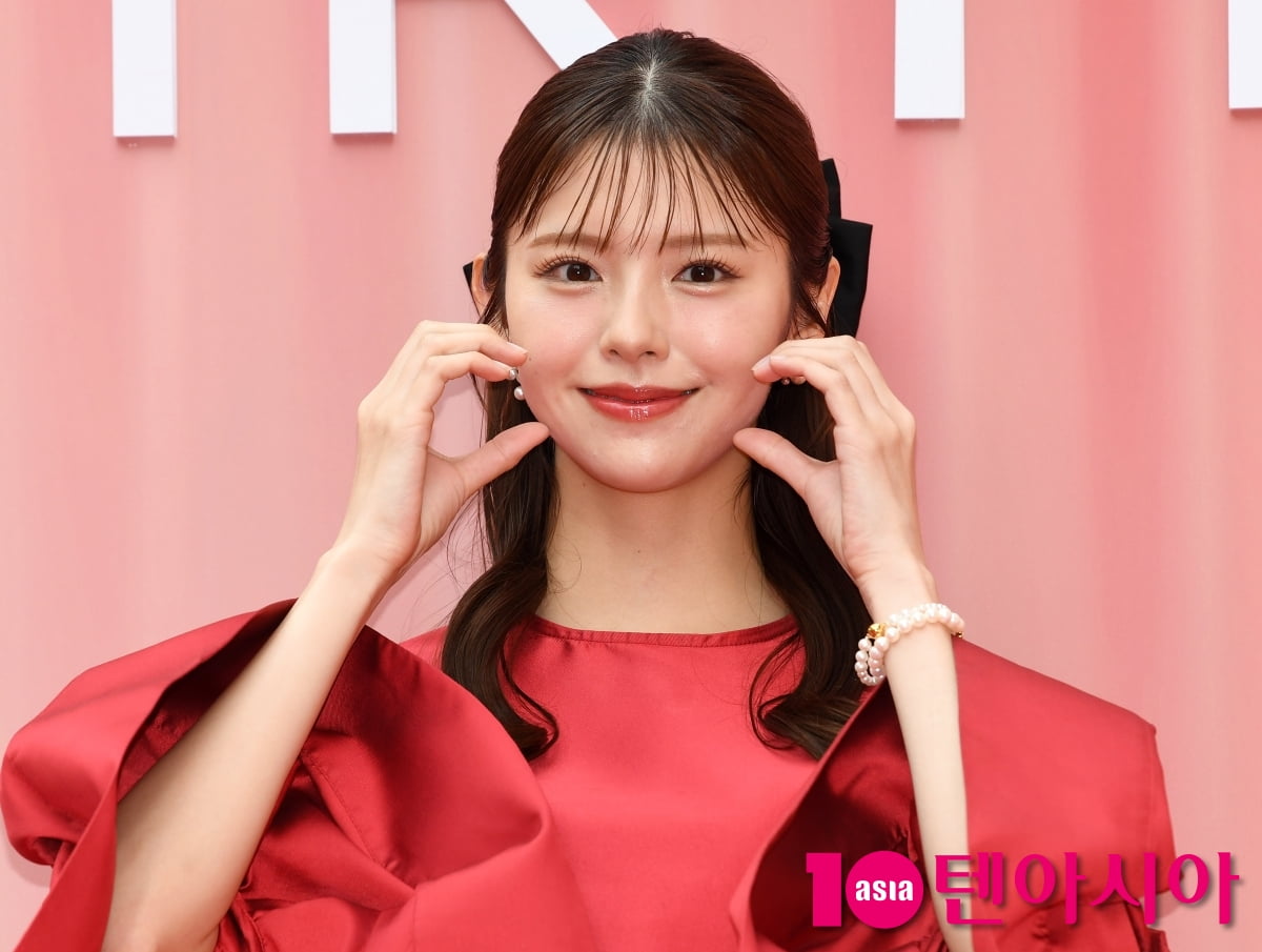 鈴木ゆうか 、TIRTIR聖水フラッグシップストアオープニングイベントに登場