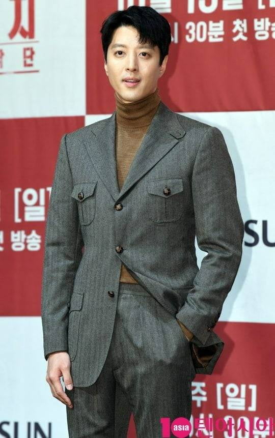 俳優イ・ドンゴン、熱愛報道に包まれる - 新たな恋の行方は?