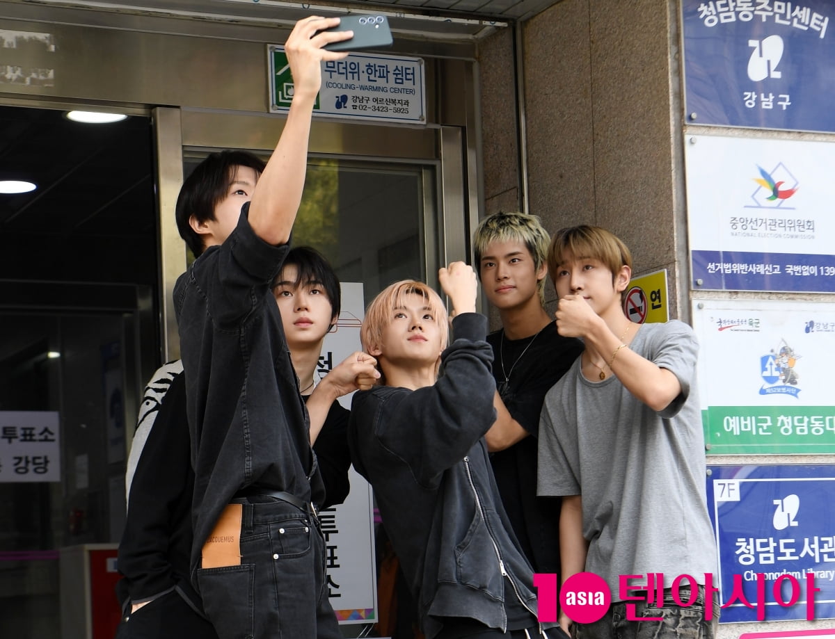 K-Pop Group NEWBEAT Participates in Early Voting for South Korea's Presidential Election