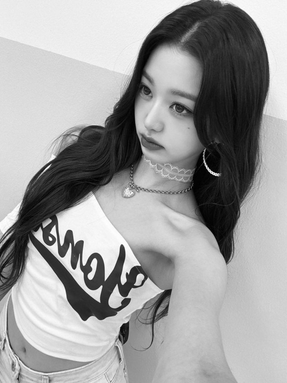 IVE's Jang Wonyoung Smartly Avoids Political Controversy with Black and White Photo
