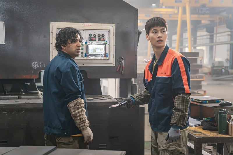 Cha Hak-yeon of VIXX Goes Undercover in Thrilling Episode of 'Oh My Ghost Clients'