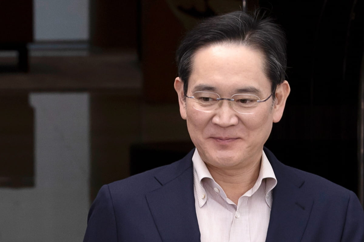 일본 출장을 마친 이재용 삼성전자 회장이 지난달 9일 서울김포비즈니스항공센터(SGBAC)를 통해 귀국하고 있다. 사진=연합뉴스