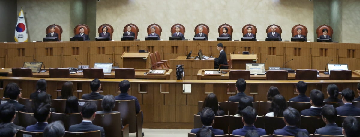 조희대 대법원장을 비롯한 대법관들이 1일 서울 서초구 대법원에서 더불어민주당 이재명 대선 후보의 공직선거법 위반 사건 상고심 선고를 위해 참석해 있다.  / 사진=연합뉴스