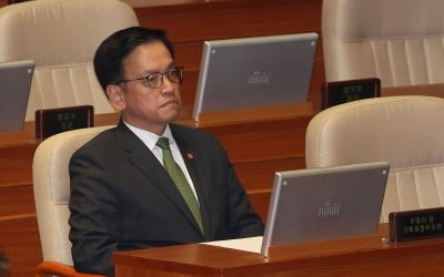 [속보] 최상목 '대내외 경제 여건 엄중 상황서 사퇴…국민께 죄송"