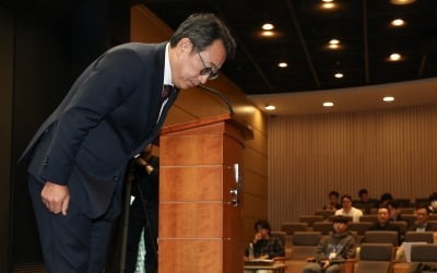 "대리점 신규 가입 중단, 유심만 교체"…SKT, 중대 결단
