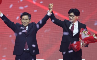 김문수에 힘 싣는 한동훈…"생각 다르지만, 적법한 우리 당 후보"