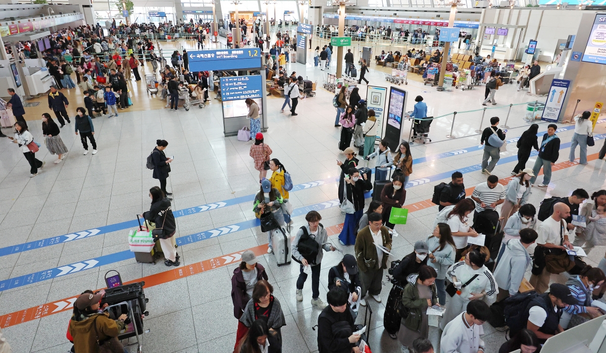 인천국제공항 제1여객터미널 출국장이 여행객들로 붐비고 있다. 사진=연합뉴스