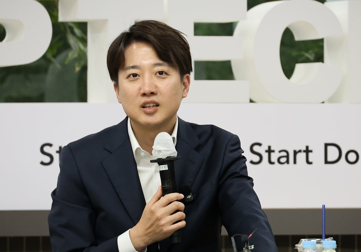 개혁신당 이준석 대선후보가 7일 오후 대전 유성구 한국과학기술원(KAIST)에서 재학생들과 '2030 현장 청취' 간담회를 진행하고 있다. 사진=연합뉴스