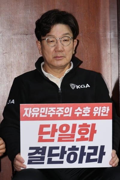 [속보] 권성동 "김문수, 알량한 후보자리 지키려 회견…한심한 모습"
