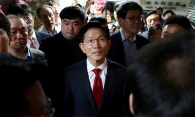 [속보] 김문수 "이기는 단일화 돼야…한덕수가 이재명 이겨봤나"