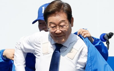 방탄복 입은 이재명…진성준 "사거리 2km 총 밀반입도"