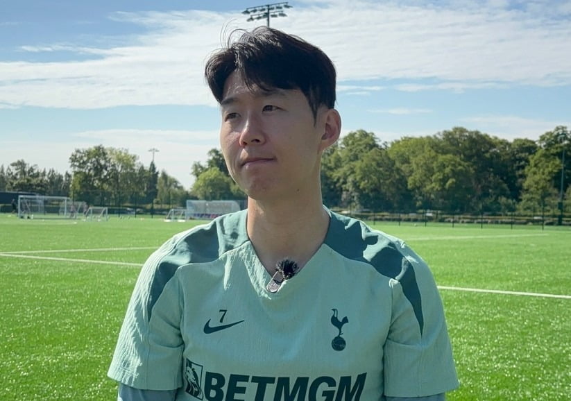 지난 12일(현지시간) 북런던 토트넘 홋스퍼 FC 트레이닝 그라운드에서 열린 미디어 오픈 데이에서 한국 취재진과 만나 인터뷰하는 손흥민(토트넘) 선수. /사진=연합뉴스