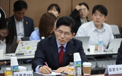 김문수, 尹 탈당 여부에 "대통령이 잘 판단할 것"