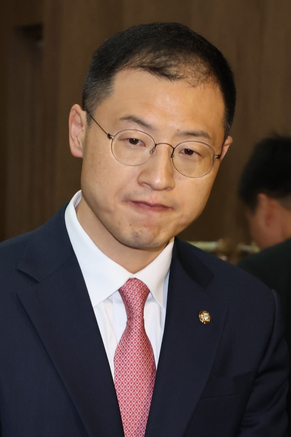국민의힘을 탈당한 무소속 김상욱 의원이 15일 서울 여의도 국회 소통관에서 더불어민주당 이재명 대선 후보에 대한 지지 선언을 하기 위해 발언대로 향하고 있다. 사진=연합뉴스
