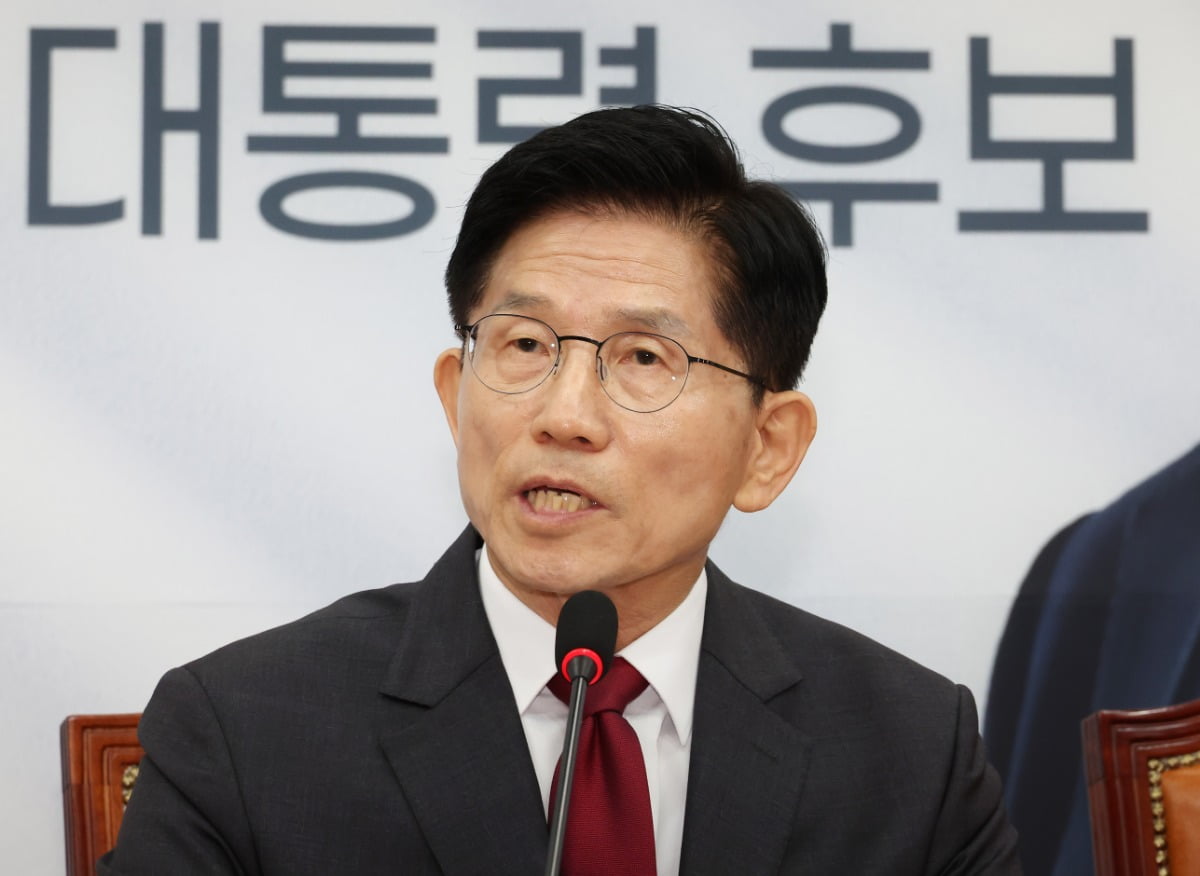 "시끄러워서"…김문수 선거운동원 폭행한 60대 형사 입건