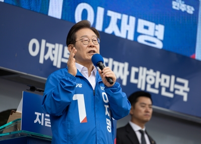 "부동산, 손 안 대겠다"…이재명, 文 정책과 선 긋는 이유 [정치 인사이드]