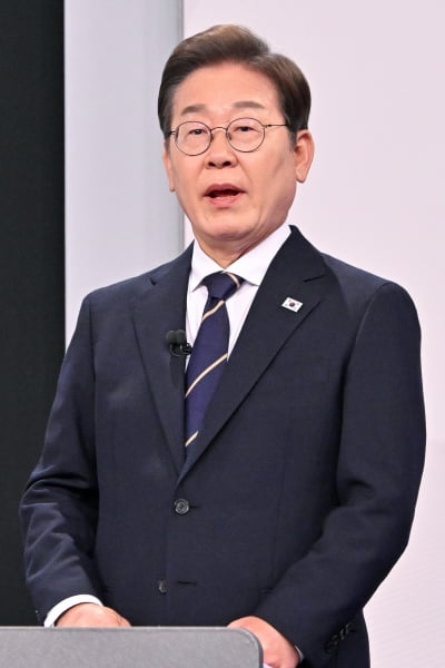 이재명 "美 관세 협상, 조기 타결할 필요 없어…섬세하게 해야" [대선 토론]