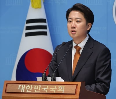 "반드시 완주하겠다"는 이준석의 '단일화 게임' [정치 인사이드]