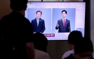 헬기 이송 두고 설전…김문수 "지역의료 홀대" 이재명 "의료진 판단" [대선 토론]