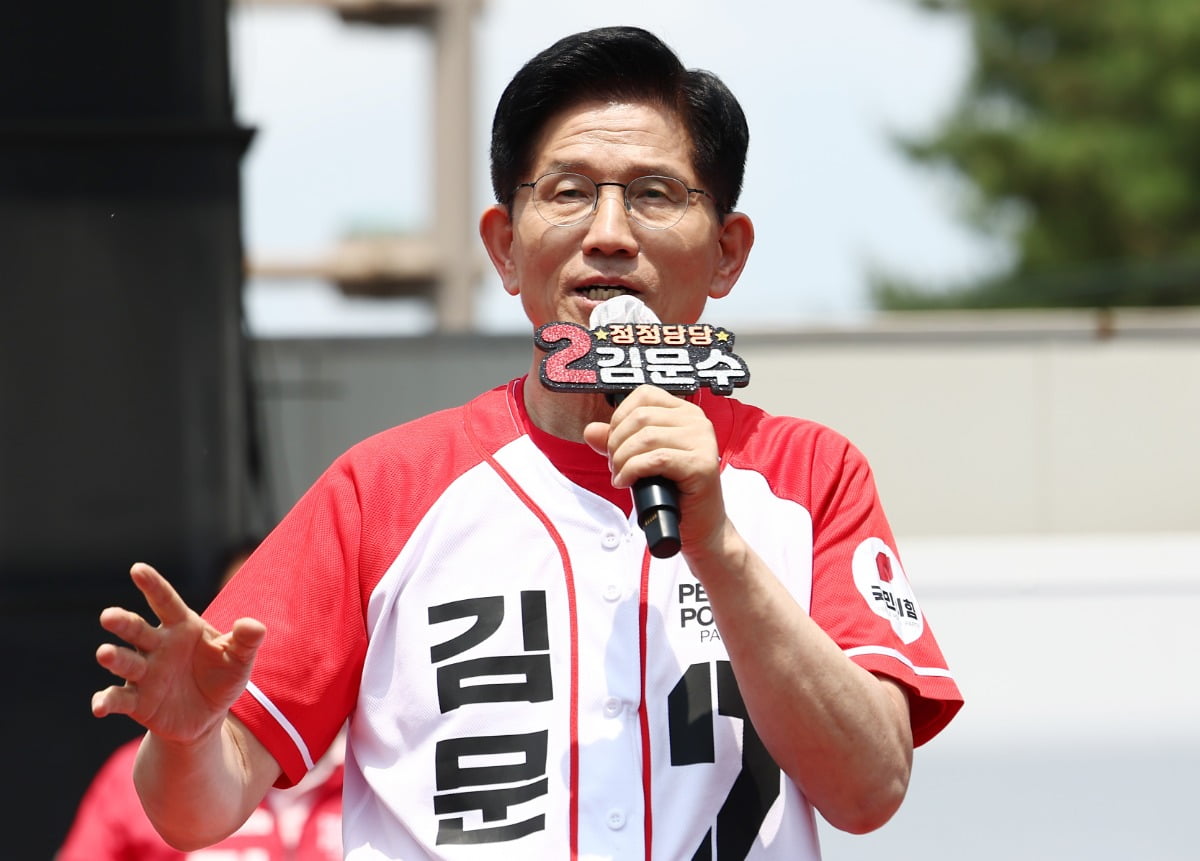 국민의힘 김문수 대선 후보가 25일 충남 공주시 공주공산성에서 유세를 하고 있다. /사진=연합뉴스