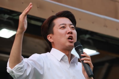 [속보] 이준석 "이재명 장남, 음담패설·2억 도박…대통령 자격 있나"