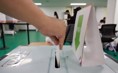 사전투표율 오후 2시 28.59%…지난 대선 대비 0.15%p↓