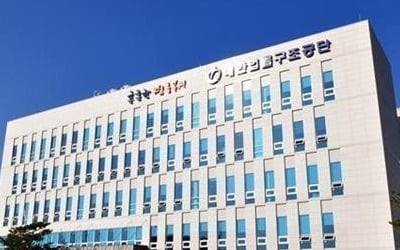 어린이집 아이에 볼뽀뽀한 사진기사... 法 "수치심 느낀다면 강제추행"