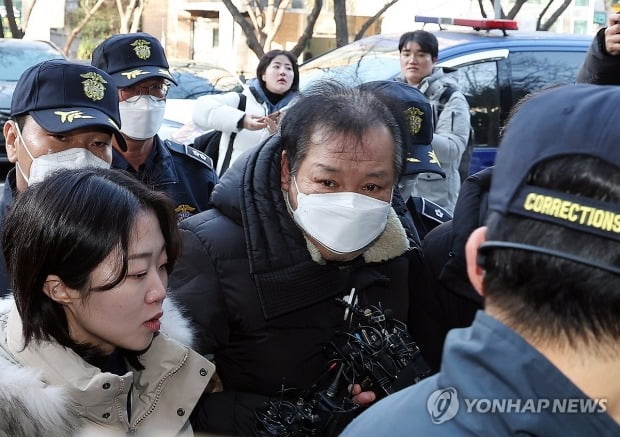 '건진법사' 수사 檢, 통일교 '정조준' …"정관계 청탁 정황 드러나"