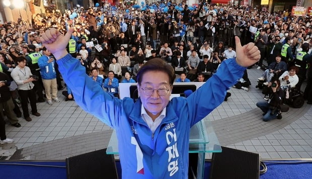 이재명 "박정희 산업화 이끈 공도 있어…먹고사는 문제 중요"