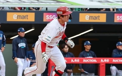 프로야구 SSG 최정, 동점 투런포로 KBO리그 첫 500홈런 금자탑