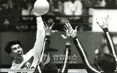 '돌고래' 장윤창 별세에 배구인들 추모…배구협회는 공로패 수여