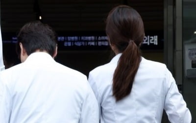 사직 인턴 복귀하면 수련 3개월 줄여준다…내년 레지던트 승급 가능