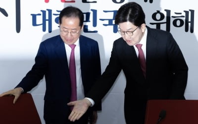 '홍준표 달래기' 나선 권성동 "노여움 풀고 당·나라 버리지 말길"