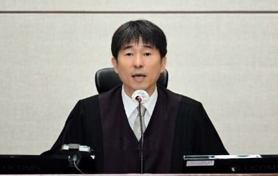 민주당 "지귀연 룸살롱 접대 제보받아" 국힘 "증거 밝혀야"