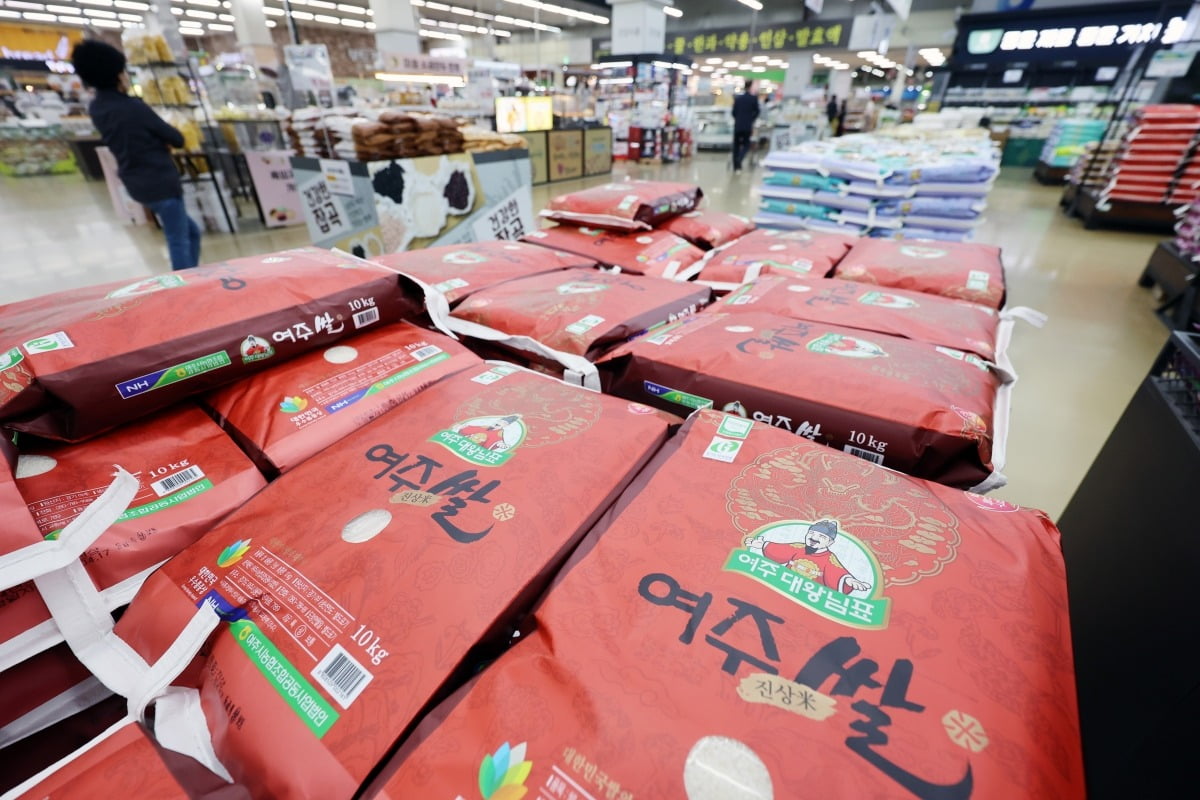 서울시내 한 대형마트에 쌀이 진열돼 있다. 사진=뉴스1